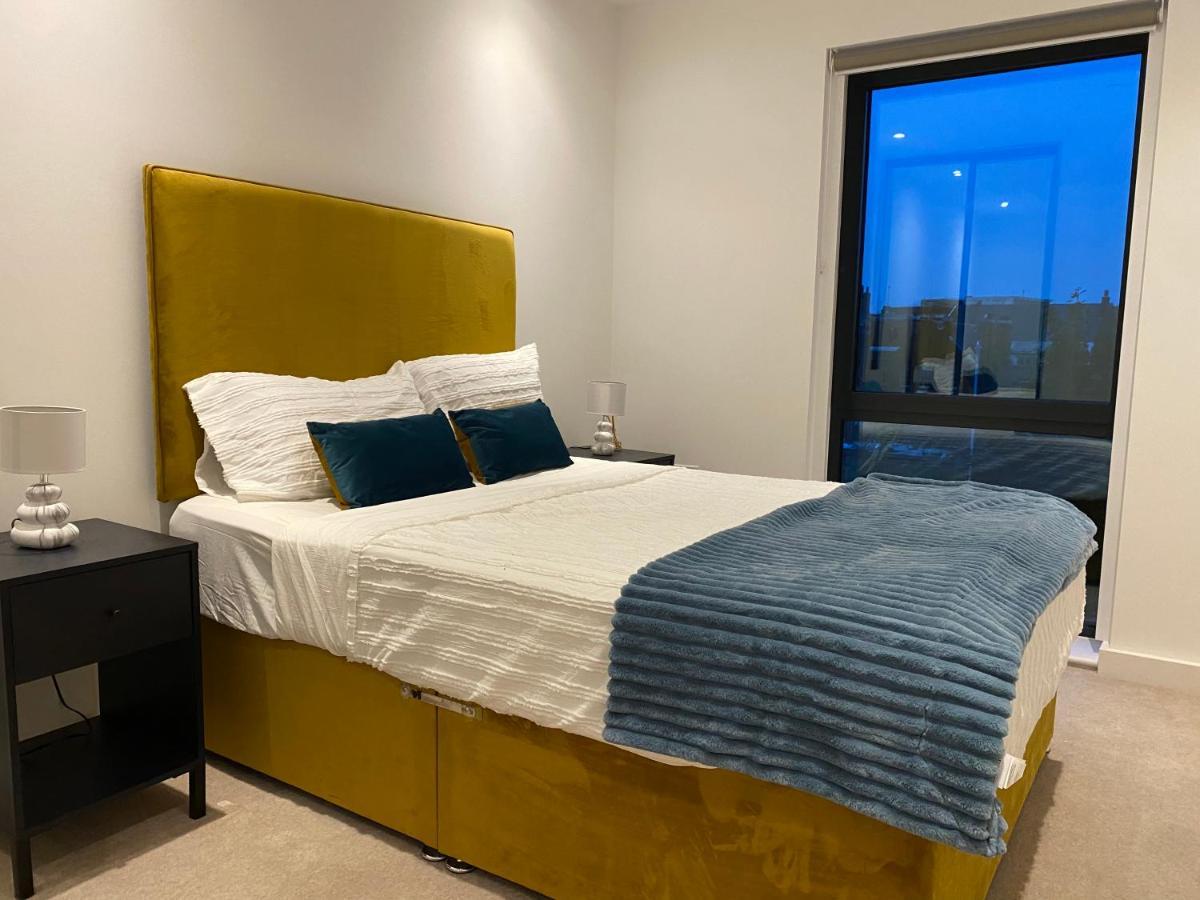 Triple T Homes Cosy 2 Bedroom Apartment With Balcony Илфорд Екстериор снимка
