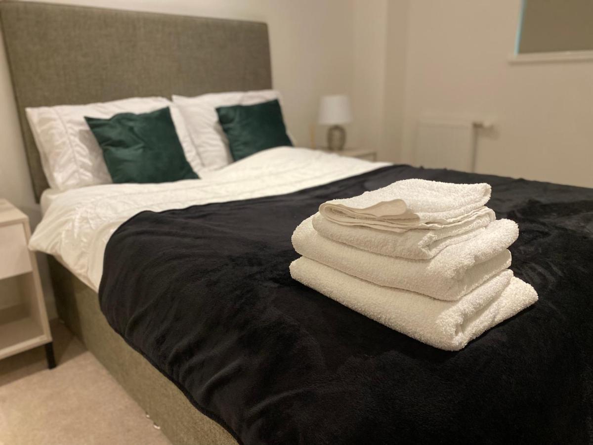 Triple T Homes Cosy 2 Bedroom Apartment With Balcony Илфорд Екстериор снимка